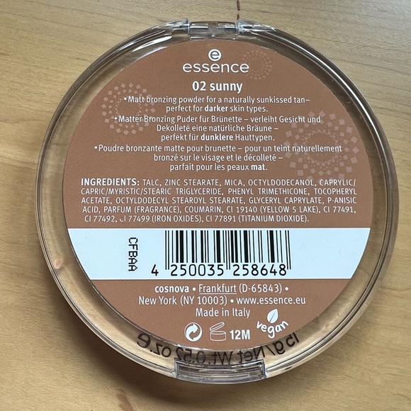 Essence sun club Matt bronzing powder & Essence Brighten up! Banana powder - Picture 8 of 8